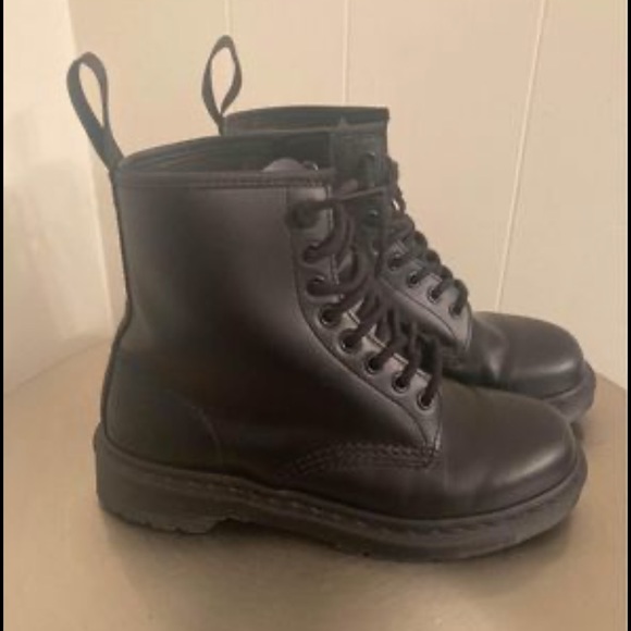 Doc Martens size 8. - Picture 1 of 4